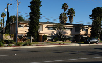 11121 Chapman Ave in Garden Grove, CA - Building Photo - Building Photo