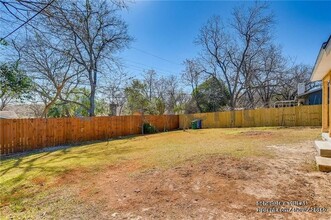 8515 New Hampshire Dr in Austin, TX - Building Photo - Building Photo