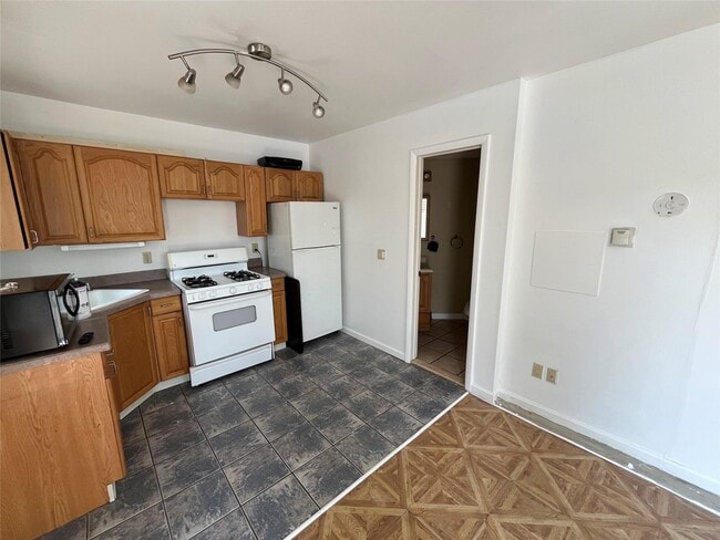 46 Glen Ln in Kings Park, NY - Building Photo - Building Photo