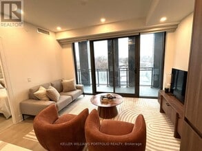 1 Hillsdale Ave W in Toronto, ON - Building Photo - Building Photo