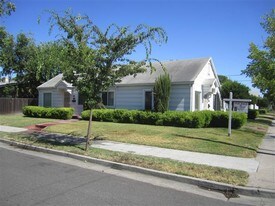 2730 N Hunter St in Stockton, CA - Building Photo
