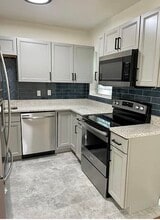 1927 Lakewood Cir N in Jacksonville, FL - Building Photo - Building Photo