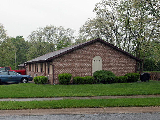 816 N Willow Glen Ave in Tipp City, OH - Foto de edificio - Building Photo