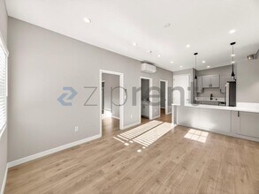 3233 Easy Ave in Long Beach, CA - Building Photo - Building Photo