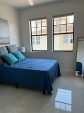 6012 Yeats Manor Dr, Unit A Unit 102 in Tampa, FL - Foto de edificio - Building Photo