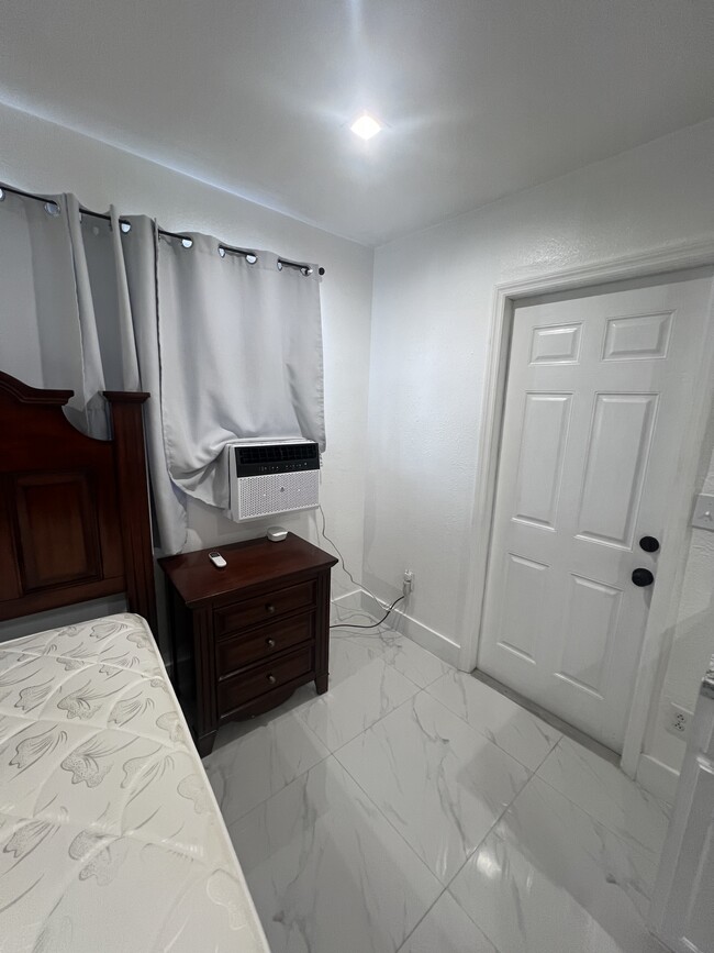 10444 SW 7th St in Miami, FL - Building Photo - Building Photo