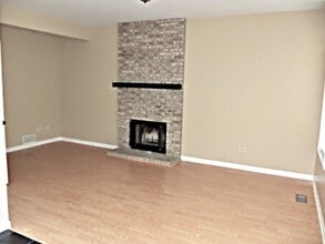 8601 Sycamore Ct in Fox Lake, IL - Building Photo - Building Photo