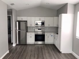 1818 Meadow Ct, Unit Guest House in West Palm Beach, FL - Building Photo