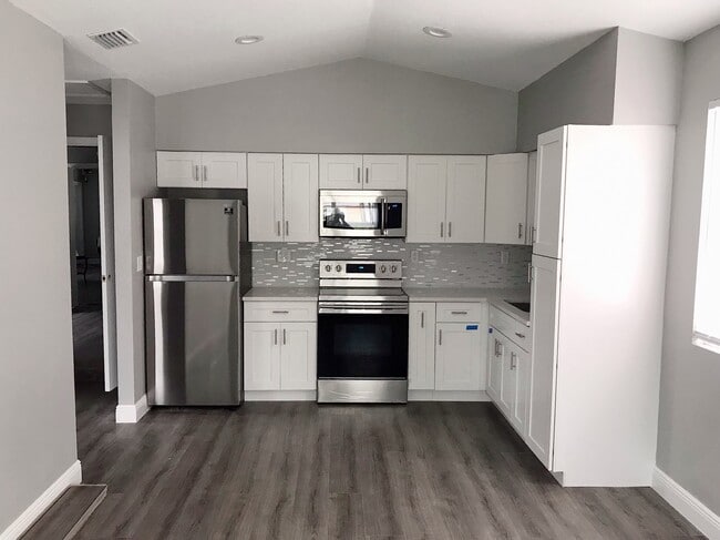 1818 Meadow Ct, Unit Guest House, Unit Guest House