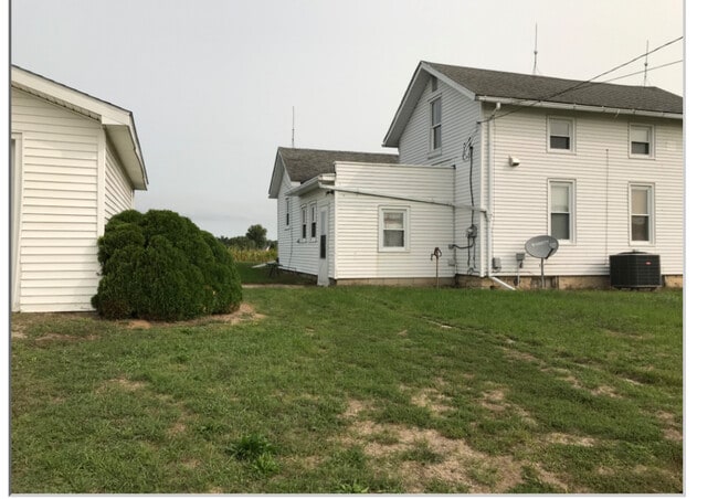 10013 Jackman Rd in Temperance, MI - Building Photo - Building Photo