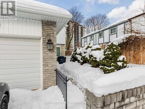 19 Coach Liteway in Toronto, ON - Building Photo - Building Photo