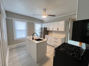 319 E Montana St, Unit 319 Lower in Milwaukee, WI - Foto de edificio - Building Photo