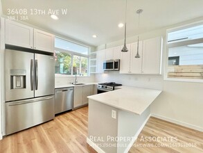 3640 13th Ave W in Seattle, WA - Building Photo - Building Photo