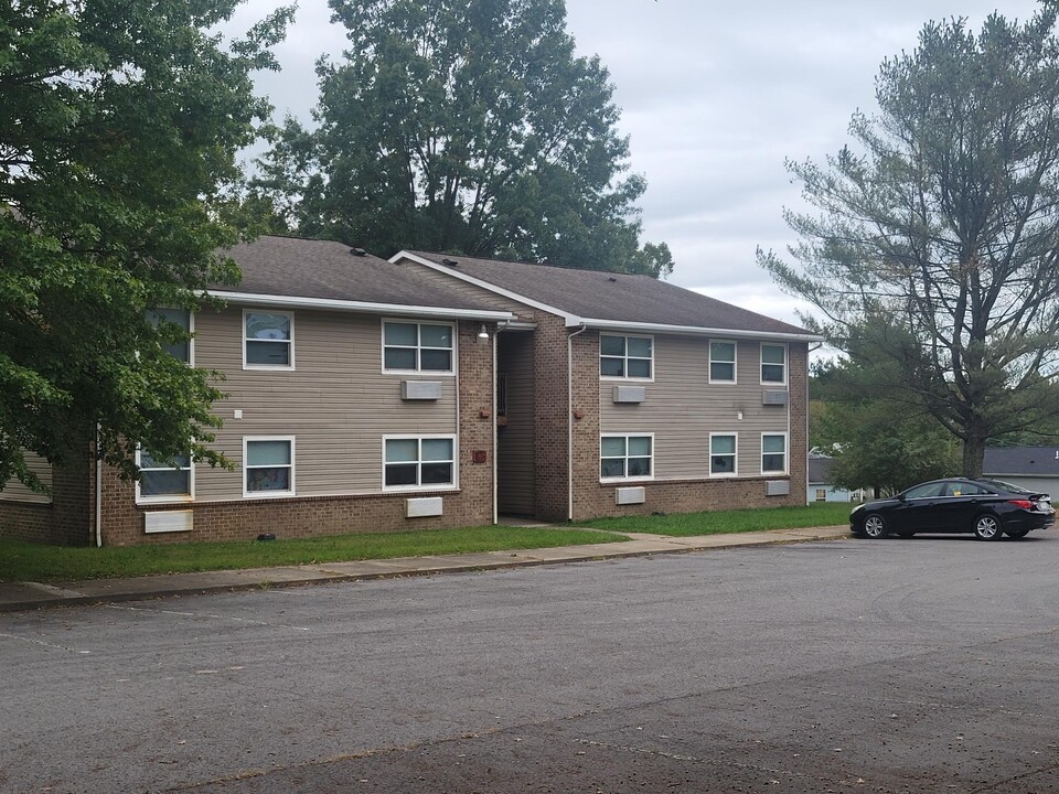 Stonewall Garden Apartments in Bridgeport, WV - Building Photo