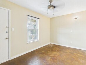 2302 East Side Dr in Austin, TX - Building Photo - Building Photo