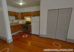 1540 Tremont St, Unit 3R in Boston, MA - Building Photo - Building Photo