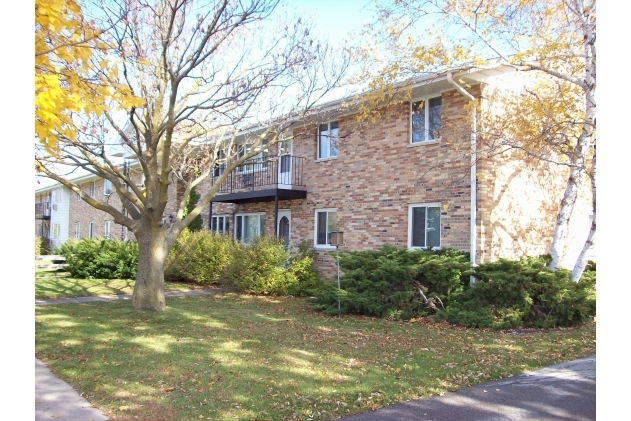 1820-2016 Grove St in Oshkosh, WI - Building Photo