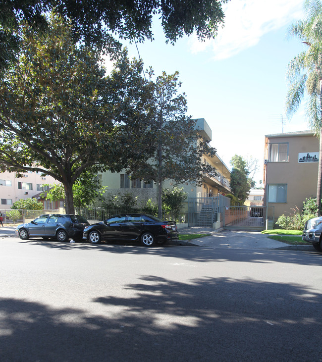 1753 Garfield Pl in Los Angeles, CA - Foto de edificio - Building Photo