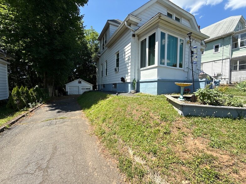 72 Paul St in East Haven, CT - Foto de edificio