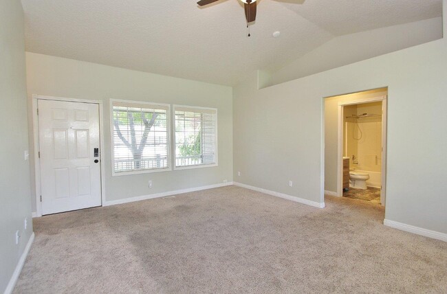 705 Spruce Creek Dr in Nampa, ID - Foto de edificio - Building Photo