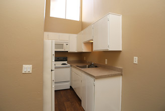 Porta Rossa Apartments in Oxnard, CA - Building Photo - Interior Photo