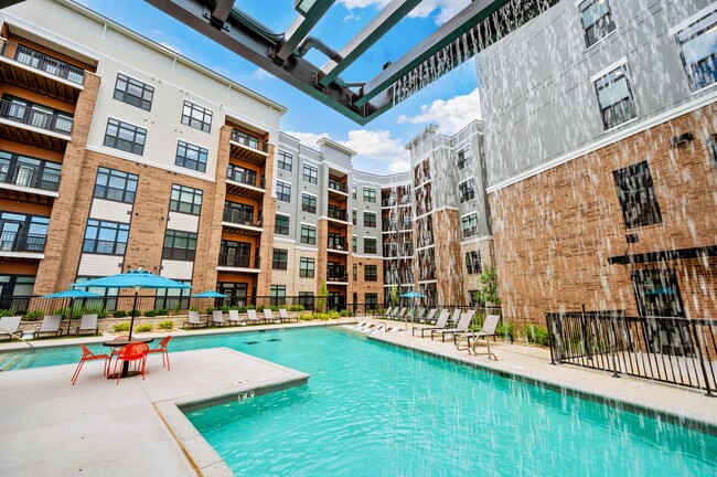 NEO Vantage Point in St. Louis, MO - Foto de edificio - Building Photo