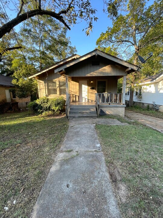 980 Lyons Ln SW in Camden, AR - Building Photo