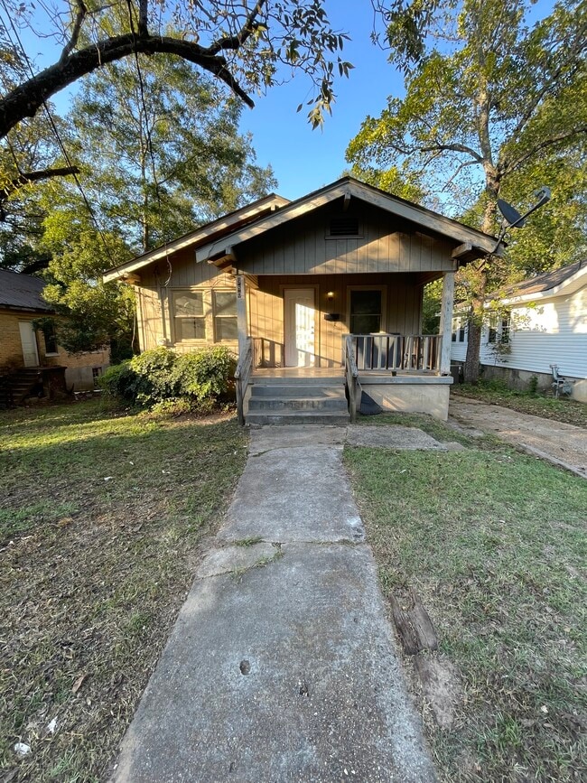 property at 980 Lyons Ln SW