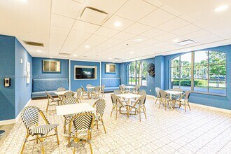 2855 W Commercial Blvd in Fort Lauderdale, FL - Building Photo - Building Photo