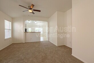 12905 Thomas Jefferson St in Manor, TX - Foto de edificio - Building Photo