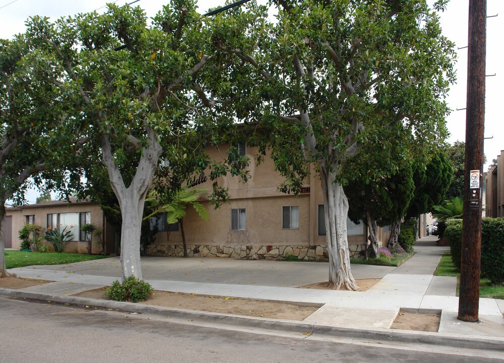 2741 Hornblend St in San Diego, CA - Building Photo