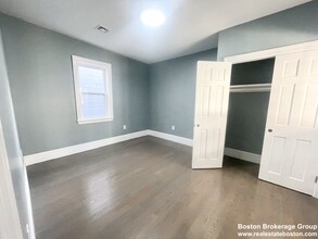 5 Grafton St, Unit 2 in Boston, MA - Building Photo - Building Photo