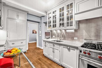 400 West End Ave in New York, NY - Building Photo - Building Photo