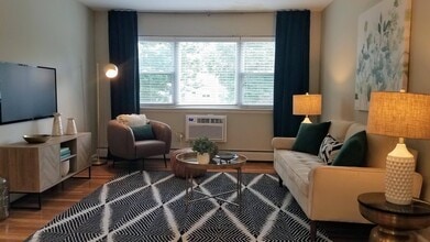 The Crossings at Menlo Park in Edison, NJ - Building Photo - Building Photo