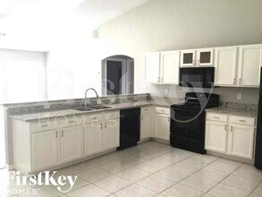 422 SW Cherryhill Rd in Port St. Lucie, FL - Building Photo - Building Photo
