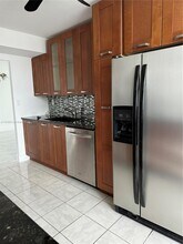 7921 Byron Ave, Unit 506 in Miami Beach, FL - Building Photo - Building Photo