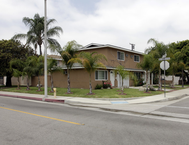 2359 Garvey Ave in West Covina, CA - Foto de edificio - Building Photo