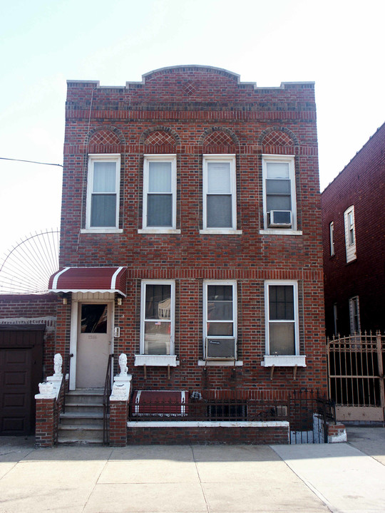 2266 Waterbury Ave in Bronx, NY - Building Photo