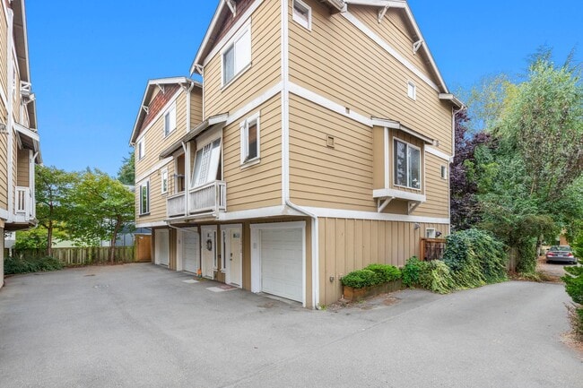 12041 33rd Ave NE in Seattle, WA - Building Photo - Building Photo