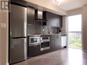 352 Front St W in Toronto, ON - Building Photo - Building Photo