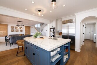 1228 W Oceanfront in Newport Beach, CA - Building Photo - Building Photo