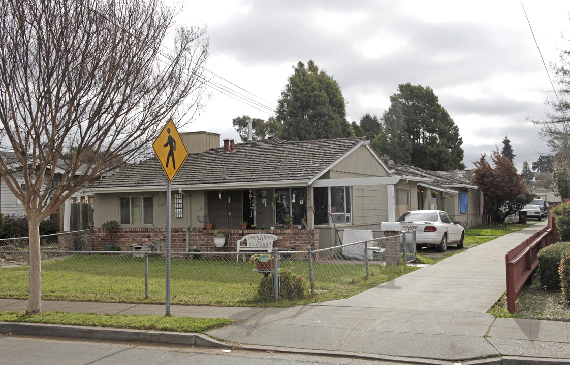 905-913 Blossom Way in Hayward, CA - Foto de edificio