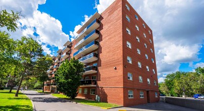 Seville East & West in Mississauga, ON - Building Photo - Building Photo