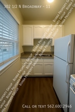 302 1/2 N Broadway in Santa Ana, CA - Foto de edificio - Building Photo