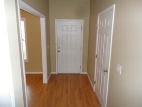 8316 Neuse Lawn Rd in Raleigh, NC - Foto de edificio - Building Photo