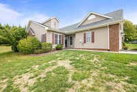 4081 Forest Oaks Ln in Harrisonburg, VA - Foto de edificio - Building Photo