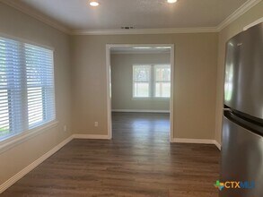 303 San Marcos Hwy in Luling, TX - Building Photo - Building Photo