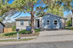 8216 View Ridge Dr in Austin, TX - Building Photo