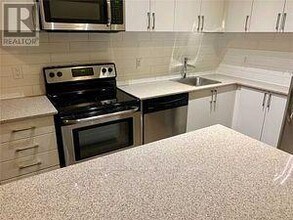 40 Lagerfeld Dr in Brampton, ON - Building Photo - Building Photo