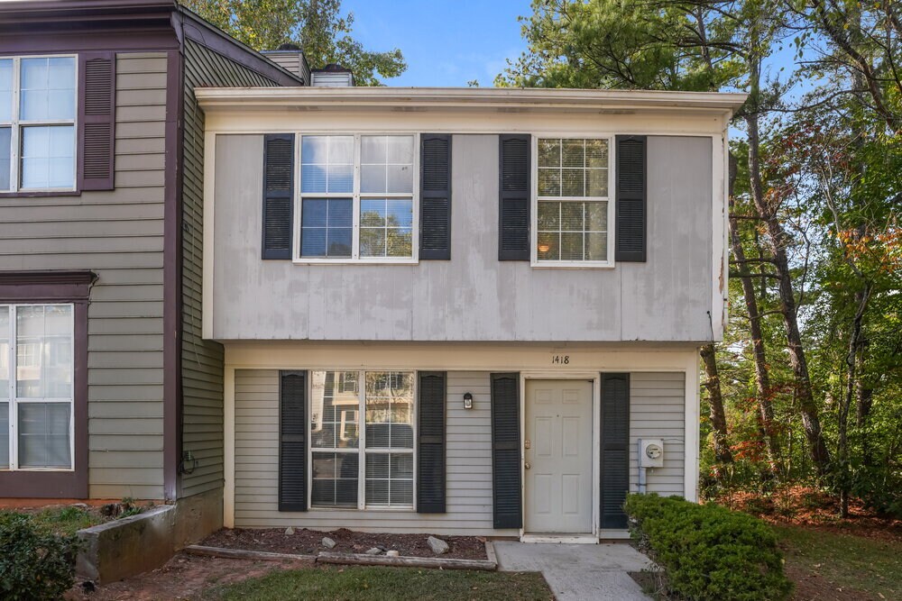 1418 Stonegate Point in Stone Mountain, GA - Building Photo